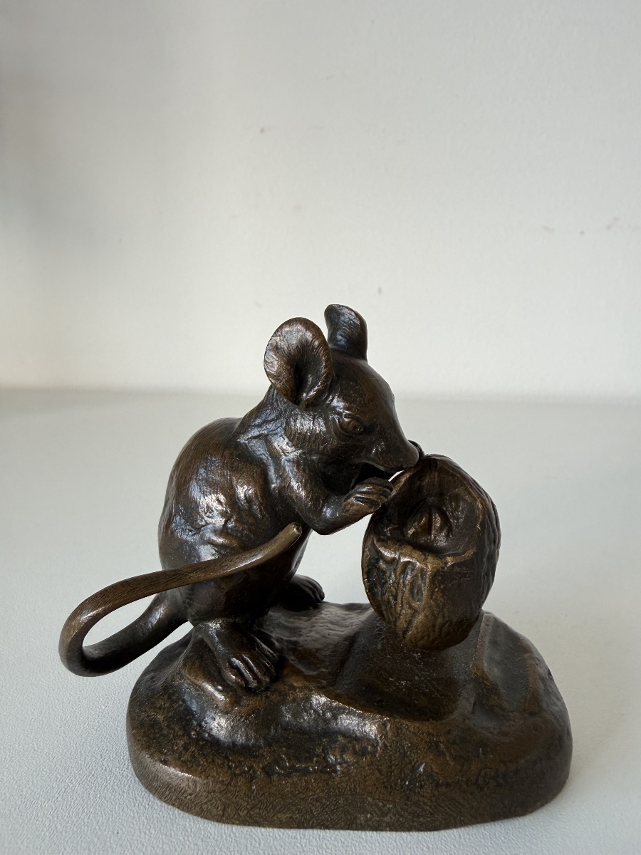 Bronze Sculpture Depicting A Mouse -photo-7