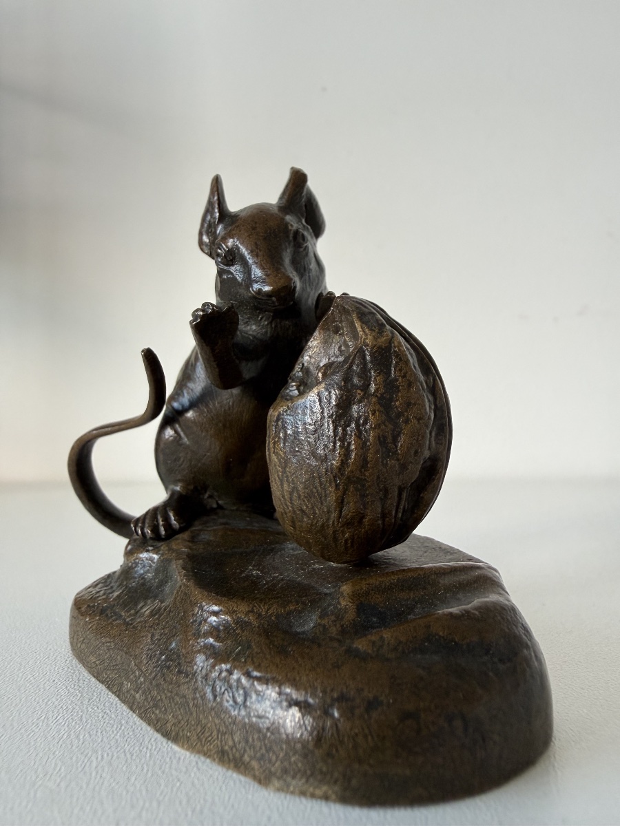 Bronze Sculpture Depicting A Mouse -photo-8