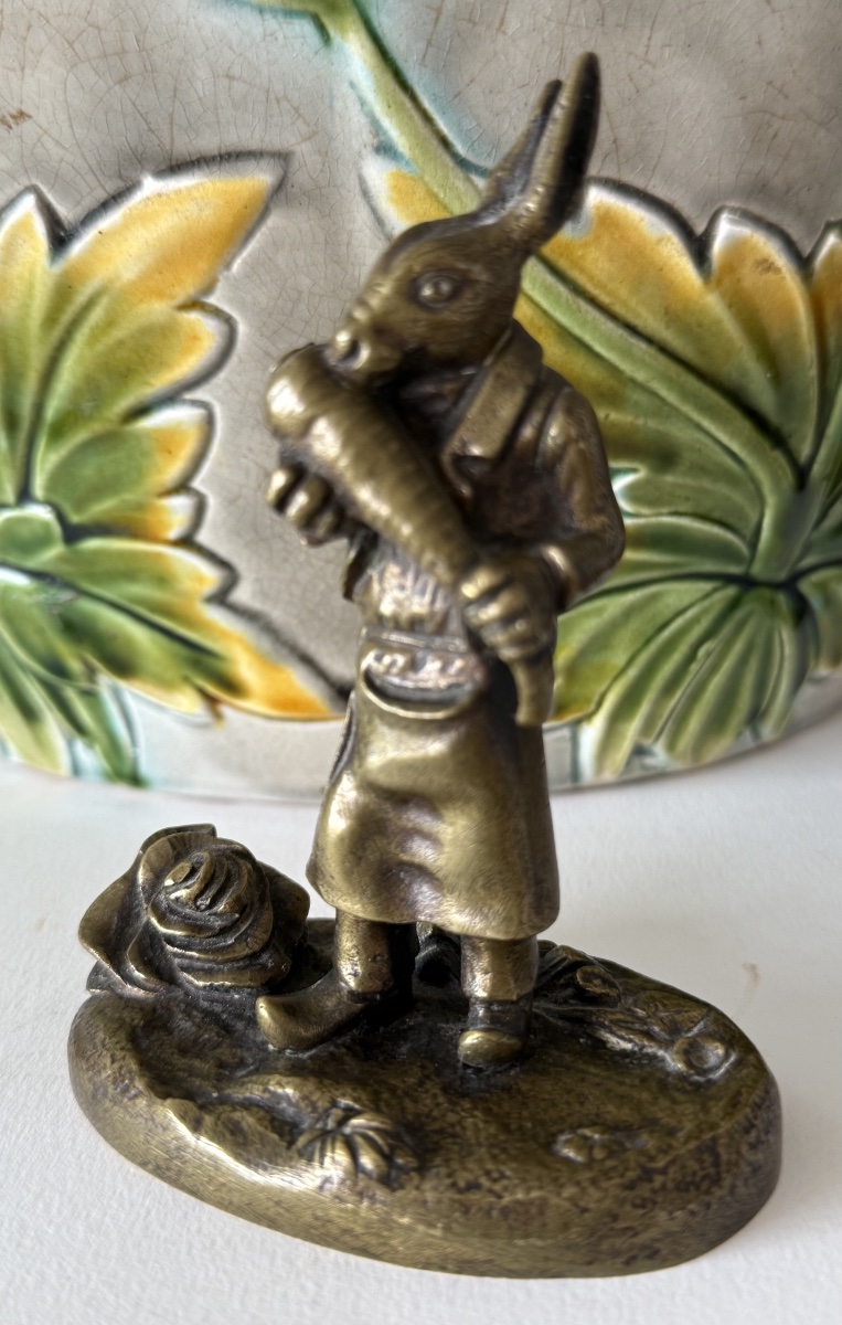 Bronze Sculpture Of A Hare Eating A Carrot -photo-1