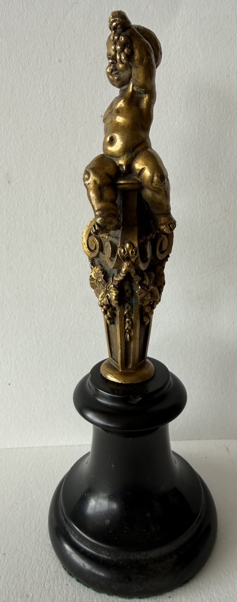 Petite sculpture en  bronze représentant un chérubin-photo-3
