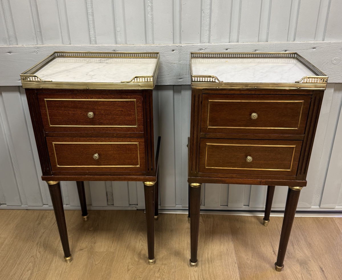 Pair Of Louis XVI-style Mahogany Nightstands