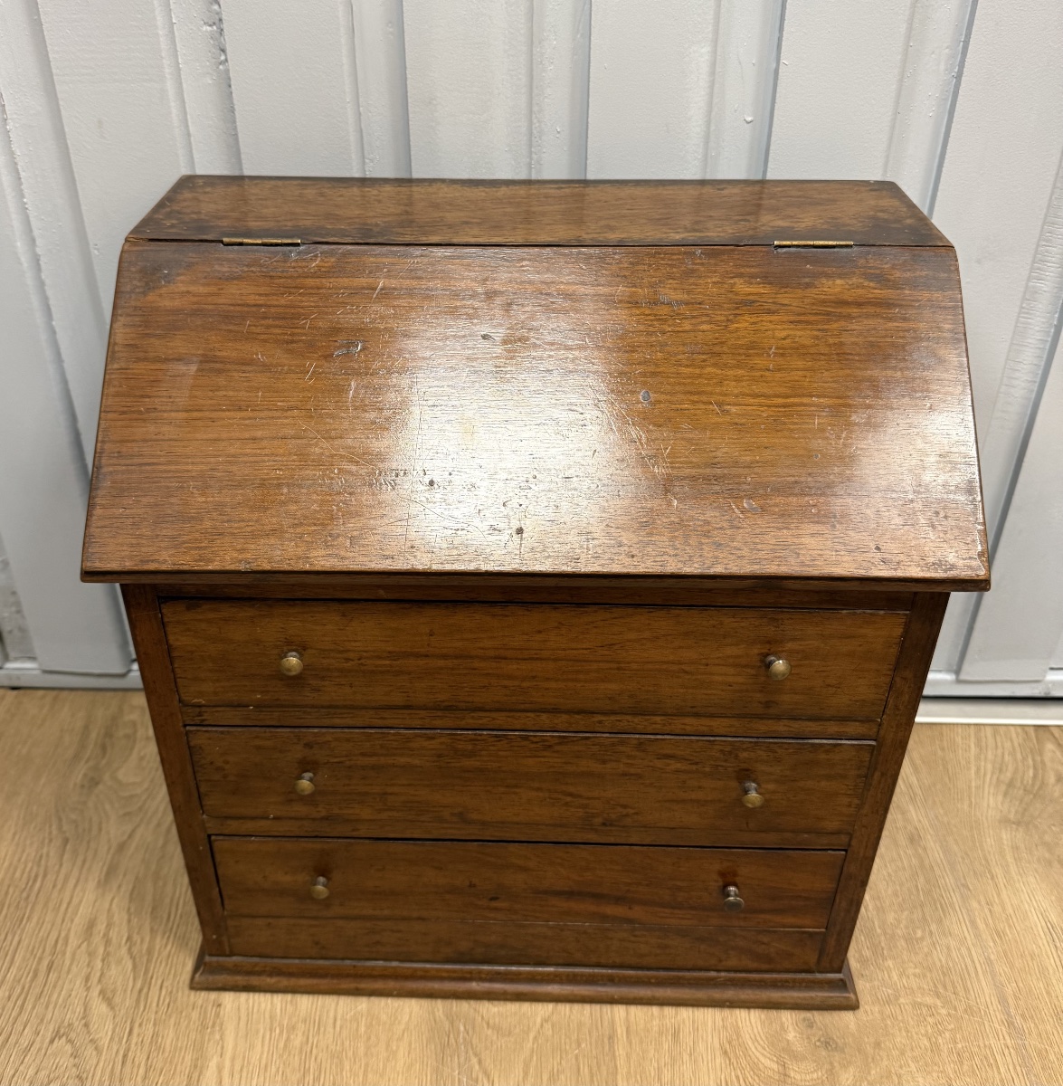 Petit meuble de maitrise représentant un bureau scriban-photo-2