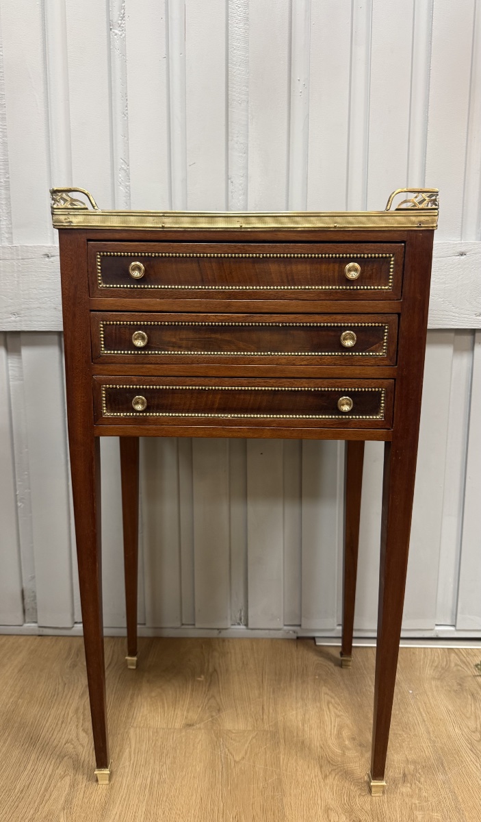 Small Mahogany Chest-of-drawers Table-photo-2