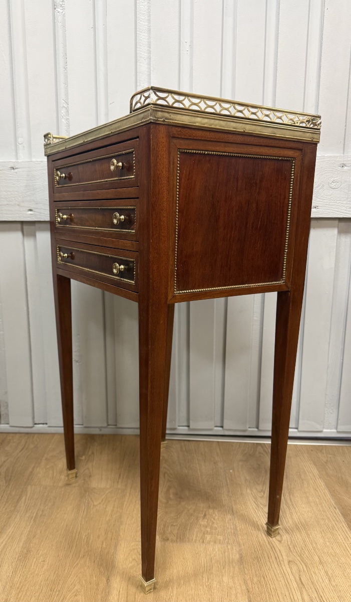Small Mahogany Chest-of-drawers Table-photo-3