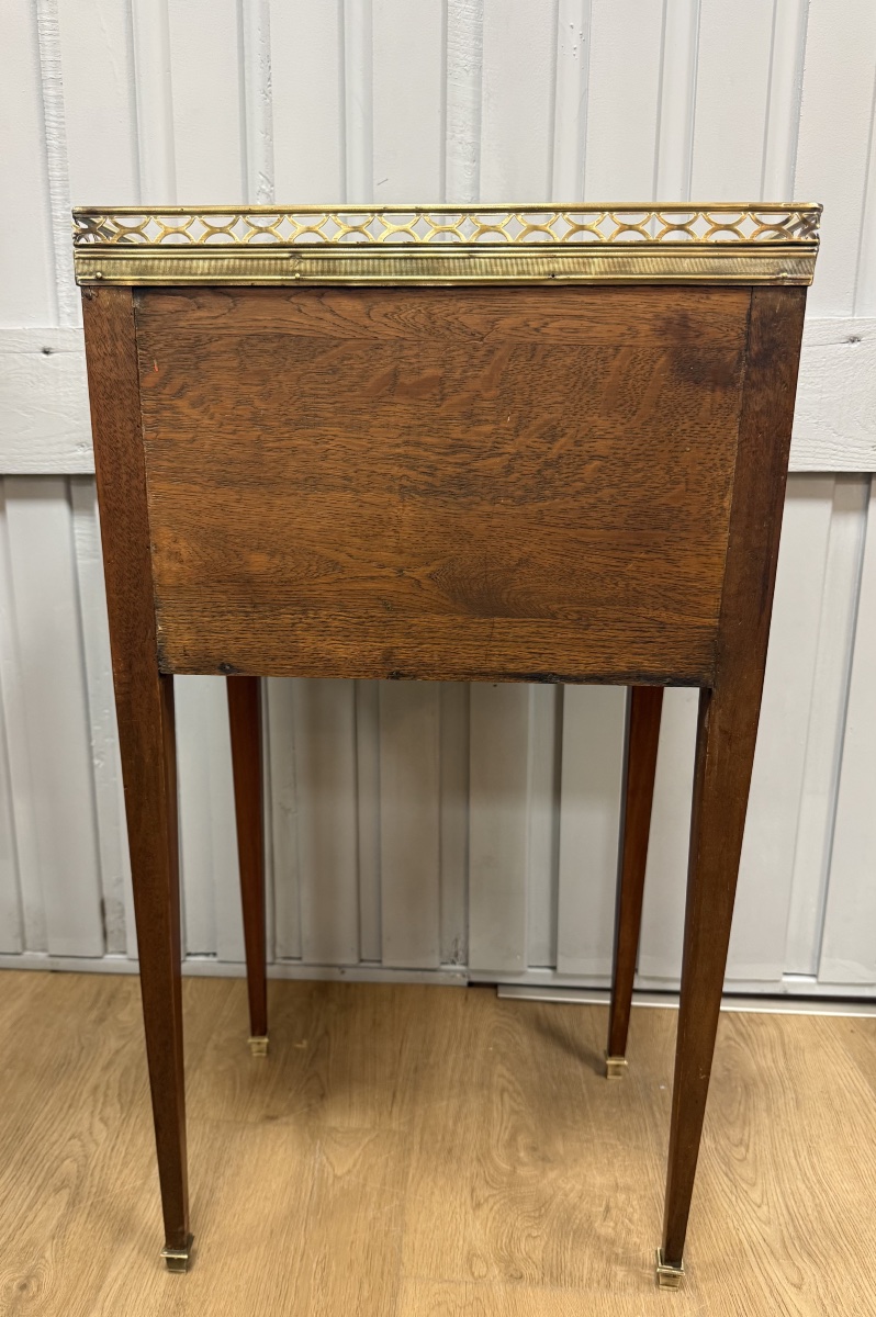 Small Mahogany Chest-of-drawers Table-photo-1
