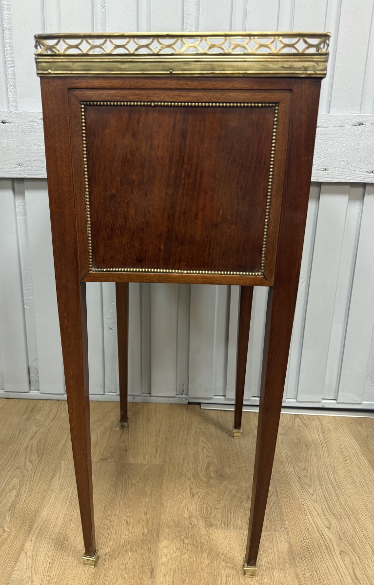 Small Mahogany Chest-of-drawers Table-photo-2