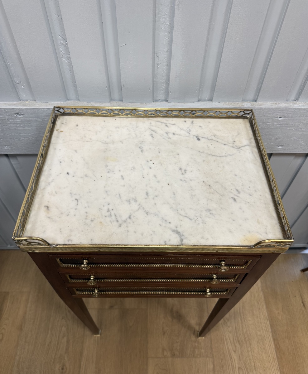 Small Mahogany Chest-of-drawers Table-photo-3