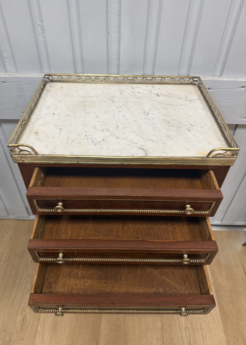 Small Mahogany Chest-of-drawers Table-photo-5
