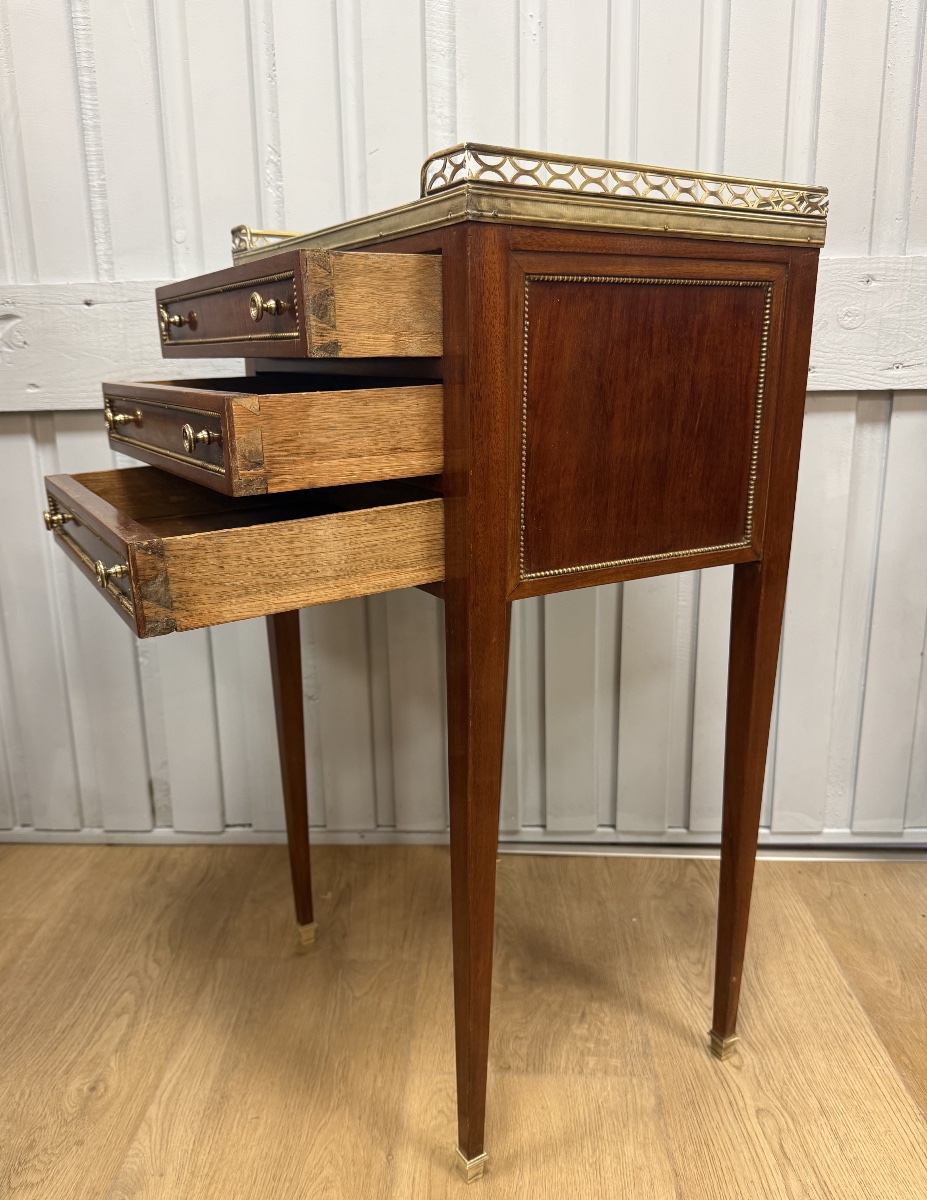 Small Mahogany Chest-of-drawers Table-photo-8