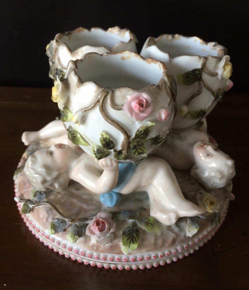 Egg Cups Forming A Group Of Porcelain Cherubs-photo-2