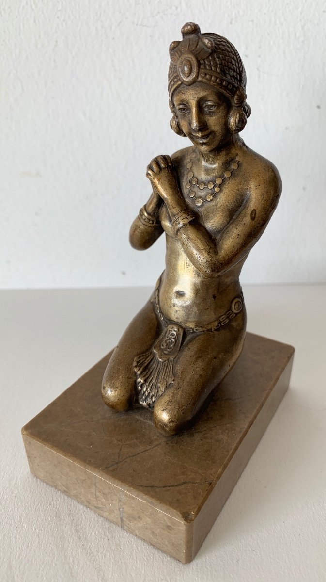 Young Art Deco Woman, Subject In Spelter-photo-2
