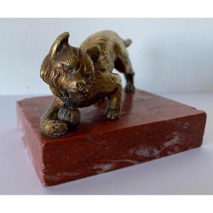 Sujet en bronze représentant un chat