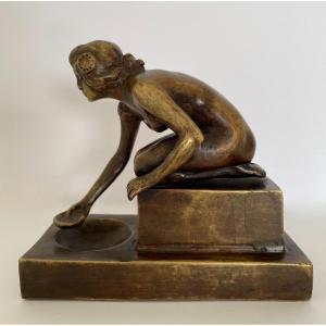 Femme Accroupie , Sujet En Bronze style Art Déco