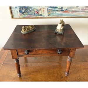 Petite table de maîtrise en noyer