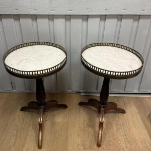 Paire de petits guéridons