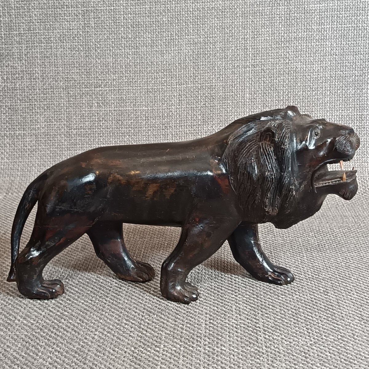 Pair Of Lions – Patinated Exotic Wood Sculptures – Indochina – Early 20th Century-photo-1