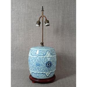 Tabouret de jardin en porcelaine bleue blanc, Chine, XIX°, monté en lampe