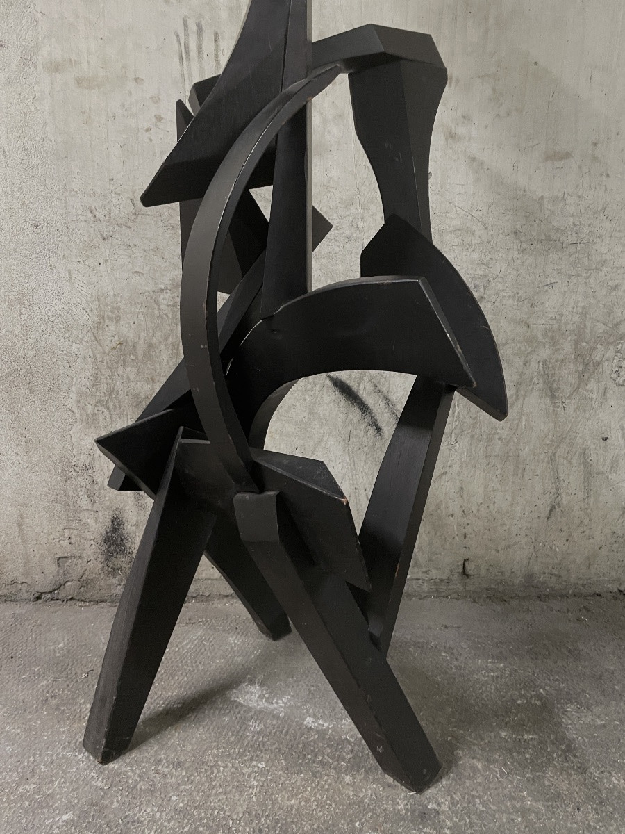Grande sculpture abstraite en bois peint noir-photo-3