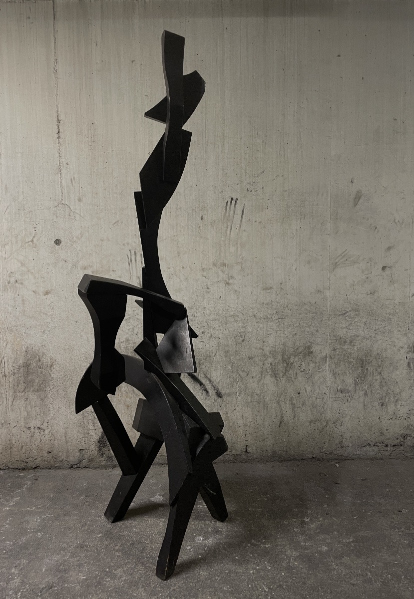 Grande sculpture abstraite en bois peint noir-photo-1