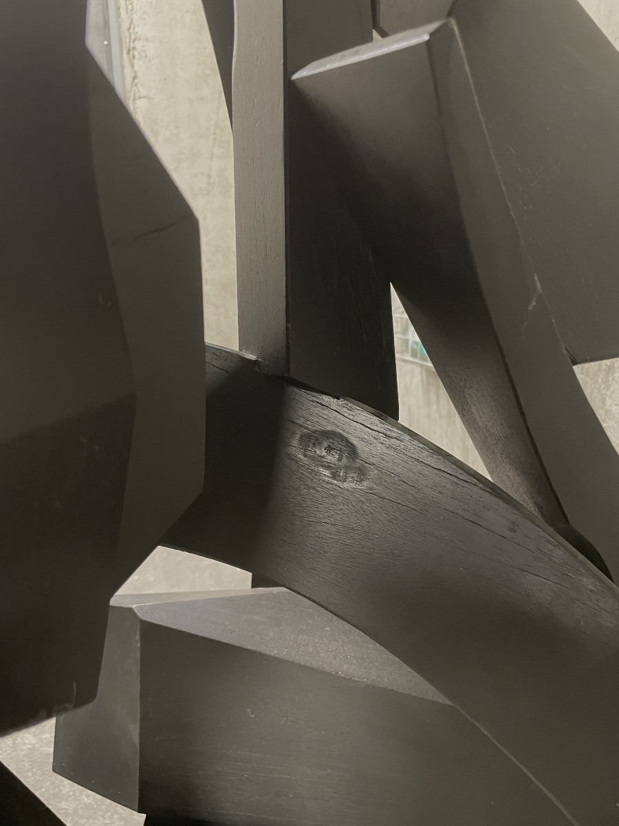 Grande sculpture abstraite en bois peint noir-photo-7