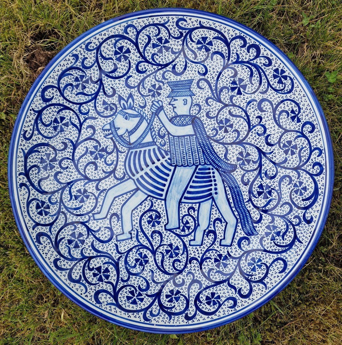 Grand Plat Hb Quimper Pour l'Exposition Coloniale De 1931 Atelier Poulain Iran