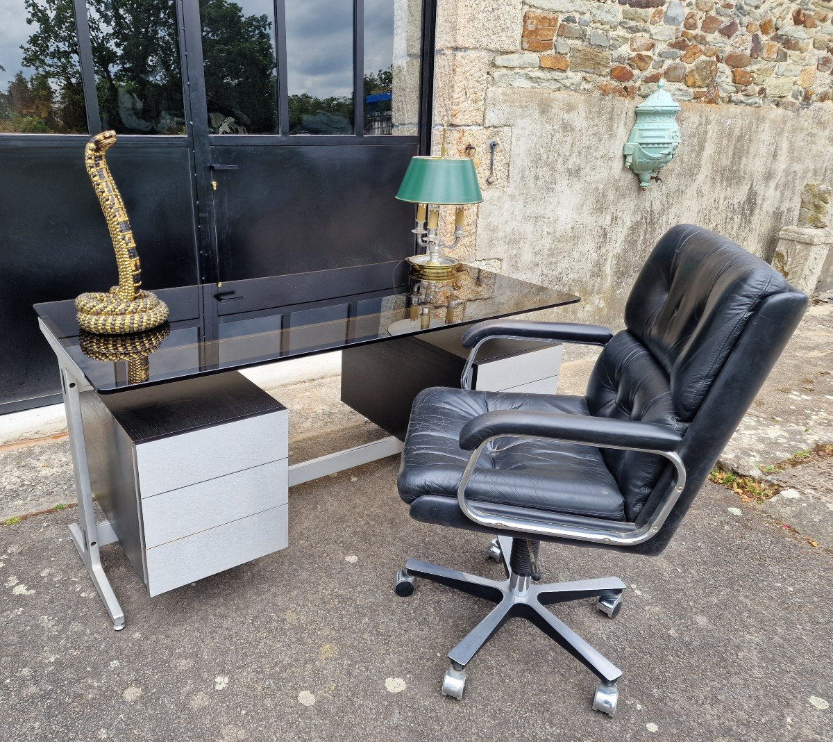 Grand Bureau Par Etienne Ferminger En Aluminium Et Verre Fumé à Double Caissons Tiroirs-photo-8