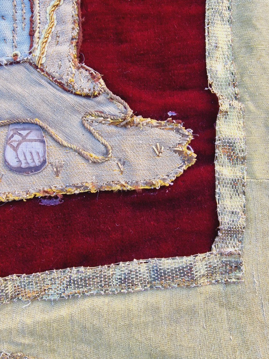 Lot Objets Liturgique Comprenant Une Banière De Procession Et Une étole -photo-1