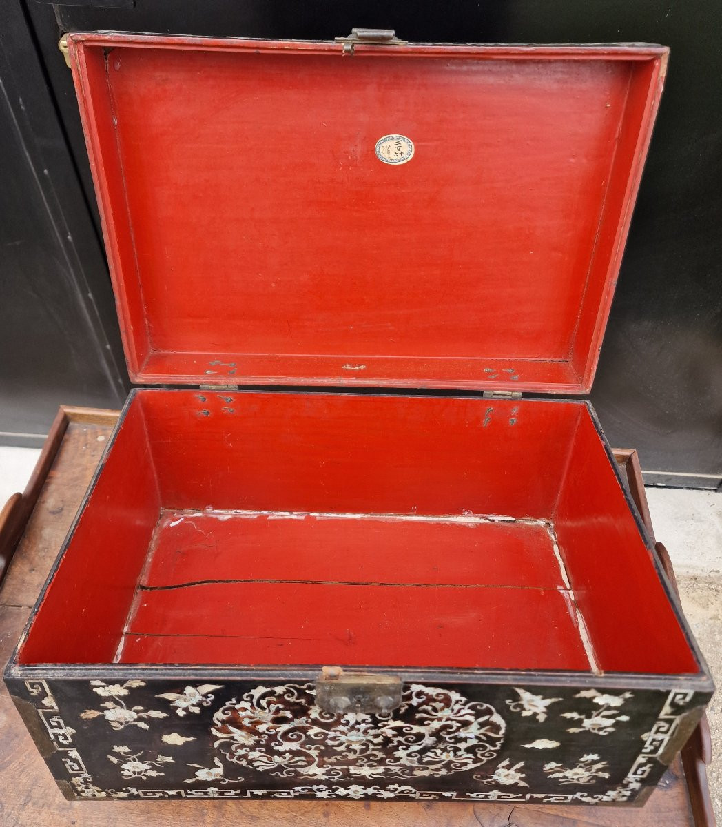 Grand coffret en bois laqué incrusté de nacre provenant de Chine du Sud Vietnam ou Cambodge-photo-5