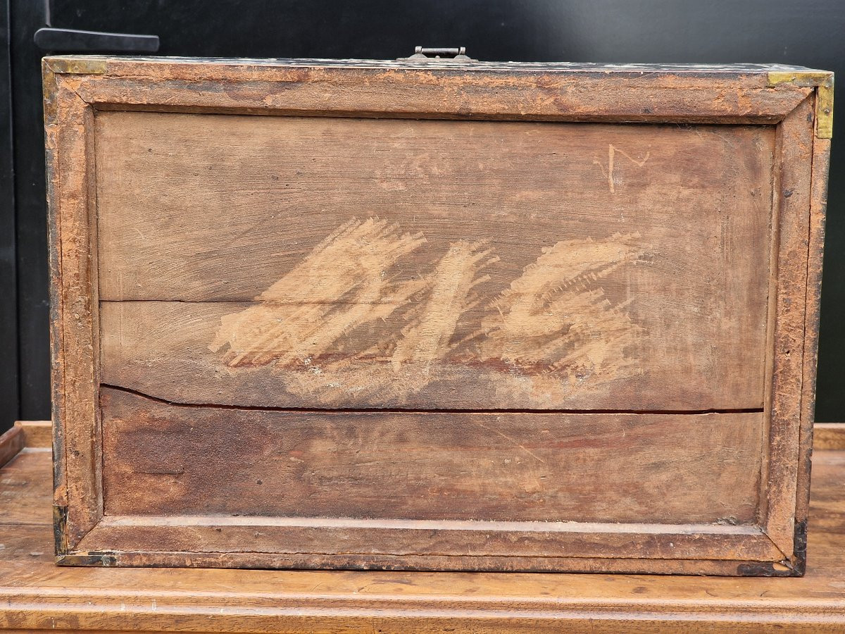Grand coffret en bois laqué incrusté de nacre provenant de Chine du Sud Vietnam ou Cambodge-photo-6