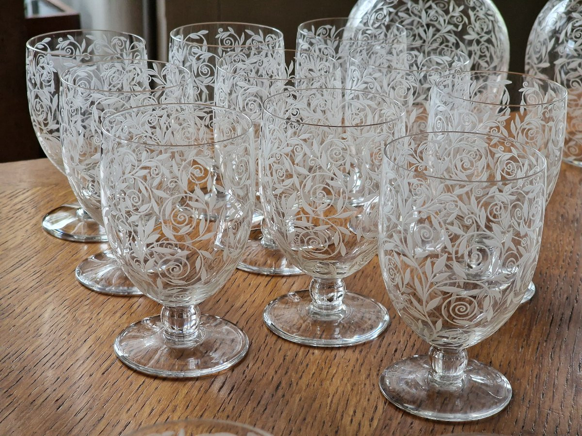 Service de verres Baccarat modèle Golfe Juan décor gravé art déco carafes et coupes champagne-photo-2