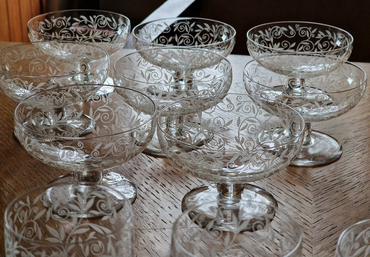 Service de verres Baccarat modèle Golfe Juan décor gravé art déco carafes et coupes champagne-photo-4