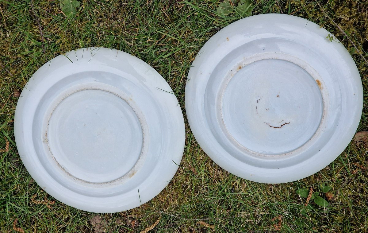 Paire d'assiettes chinoises en porcelaine de canton famille verte décors palais et lettré-photo-4