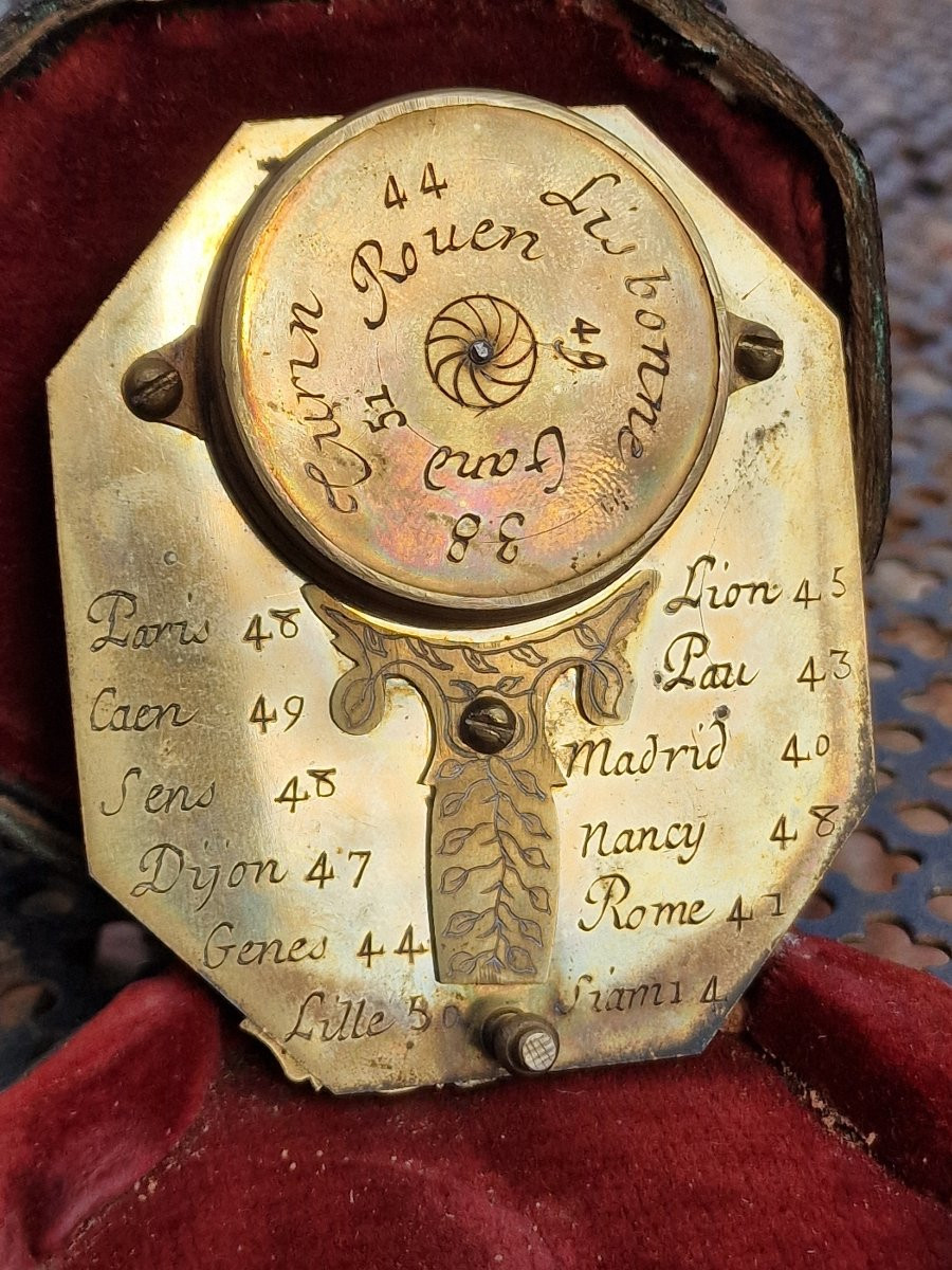 Cadran solaire horizontal de voyage en laiton par Meurand à Paris 18ème -photo-2