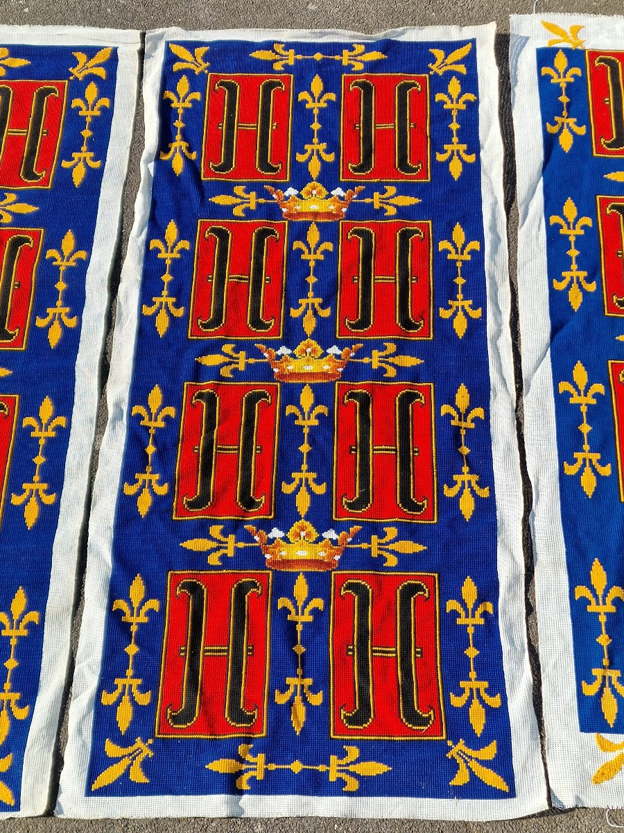 Lot de 3 grandes tapisserie bannières aux lettres et couronnes de marquis et fleur de lys-photo-2