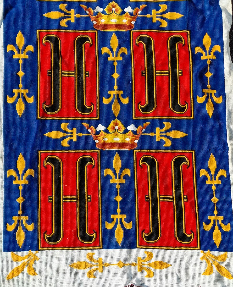 Lot de 3 grandes tapisserie bannières aux lettres et couronnes de marquis et fleur de lys-photo-3
