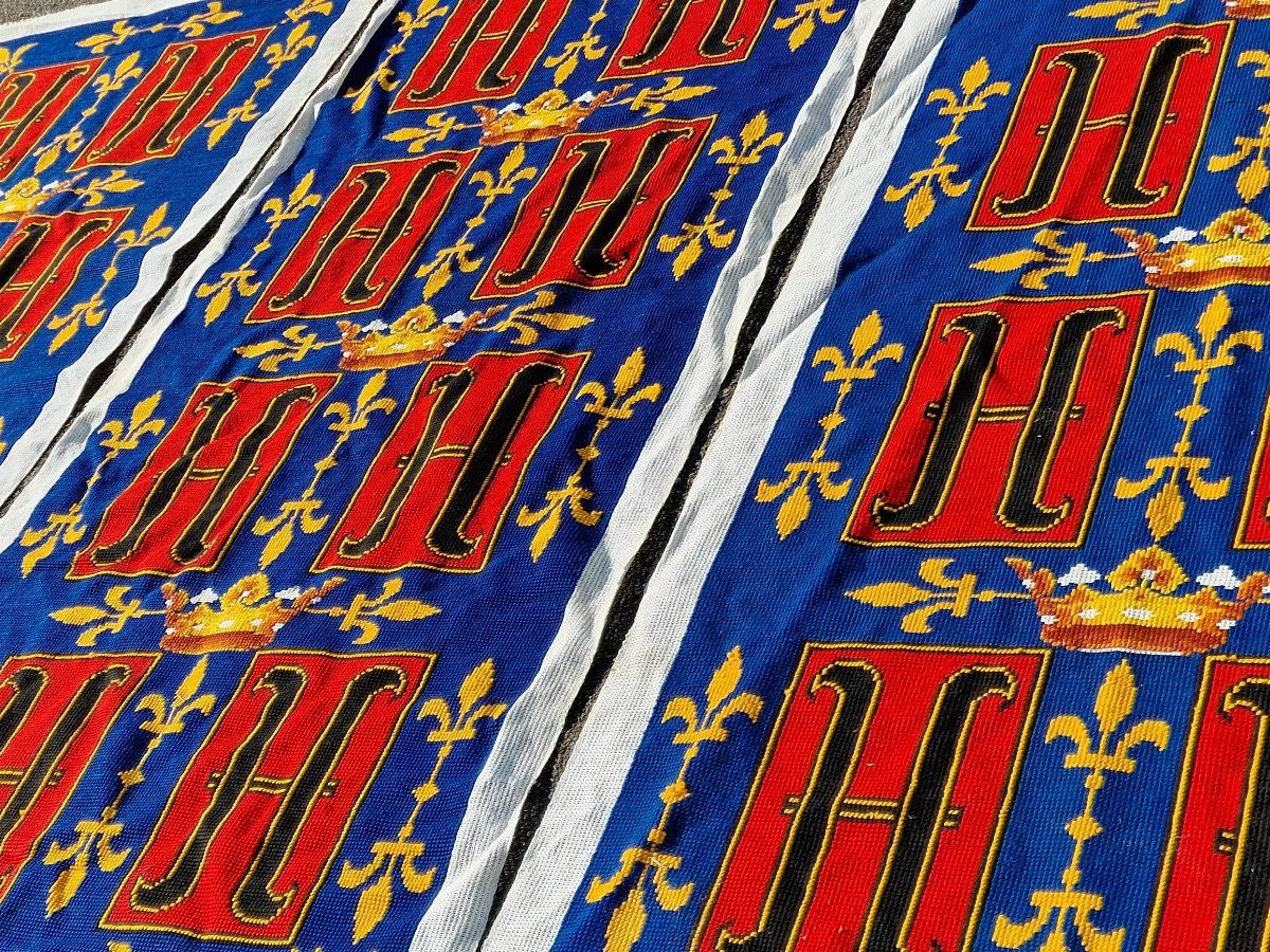 Lot de 3 grandes tapisserie bannières aux lettres et couronnes de marquis et fleur de lys-photo-4