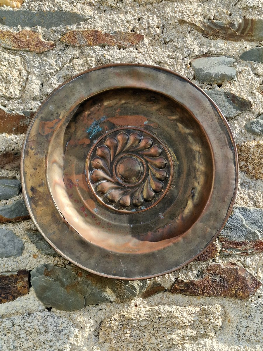 Plat à quêter dit de quête en cuivre repoussé -photo-6