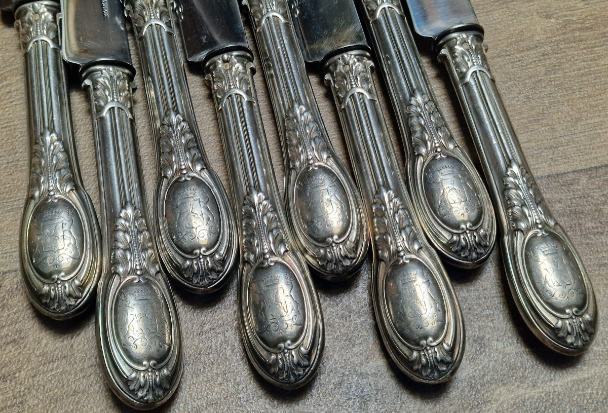 Lot de 8 grands couteaux de table Maison Odiot modèle Grimaldi armoiries comtales aux cerfs