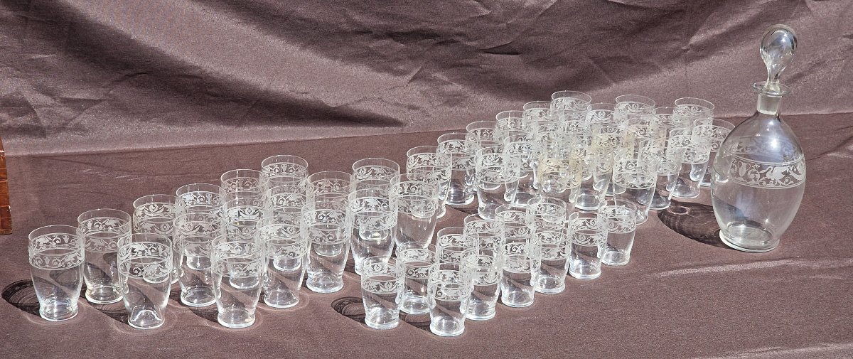 Grand service de verres cristal de Baccarat modèle ancien aux cygnes attributs empire gobelets