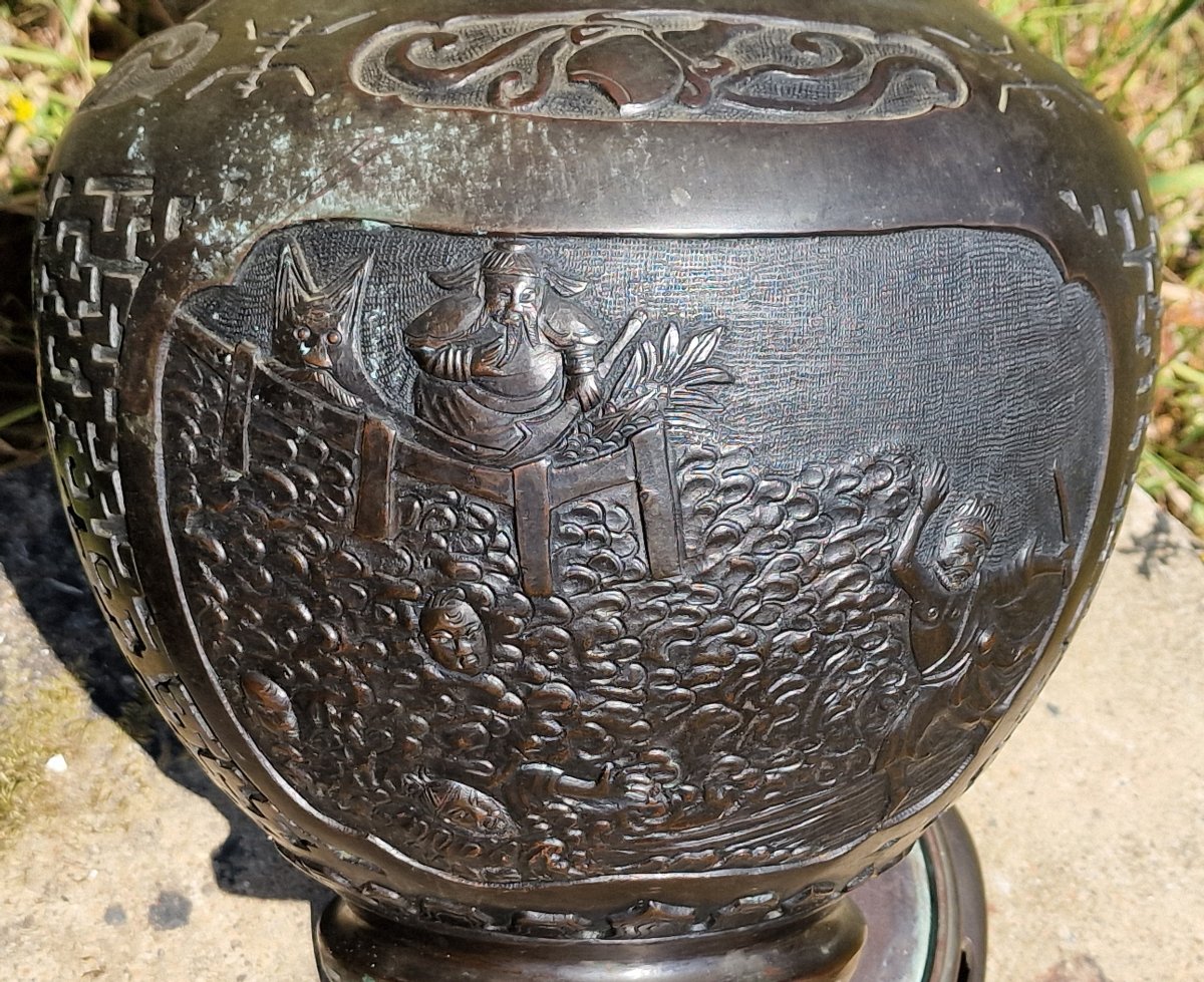 Vietnamese Bronze Baluster Vase Decorated With Scenes From Asian History, Including China-photo-1