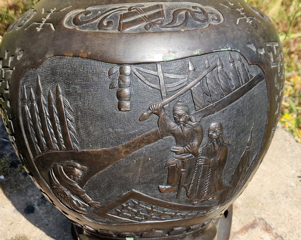 Vietnamese Bronze Baluster Vase Decorated With Scenes From Asian History, Including China-photo-2