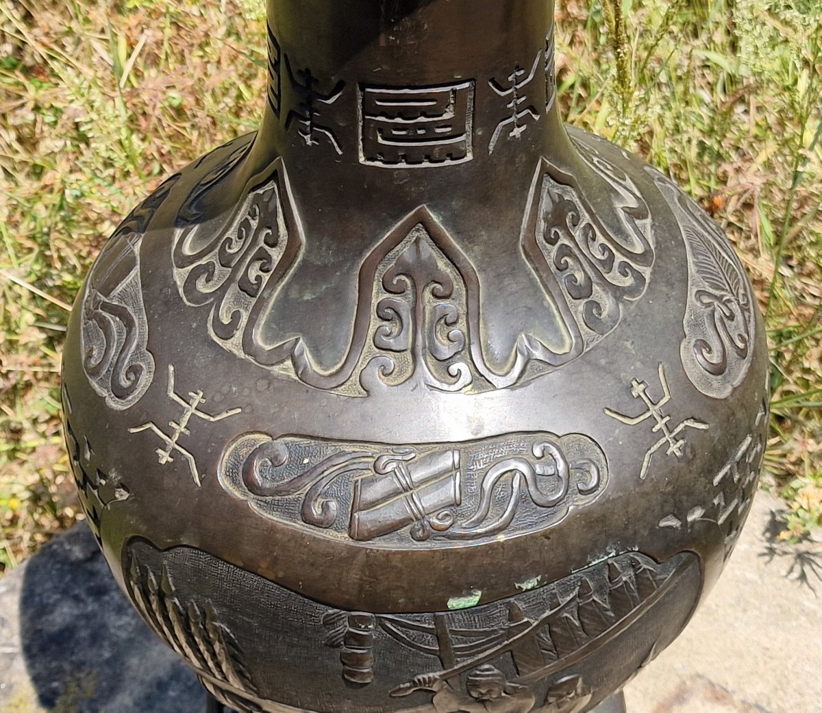 Vietnamese Bronze Baluster Vase Decorated With Scenes From Asian History, Including China-photo-3