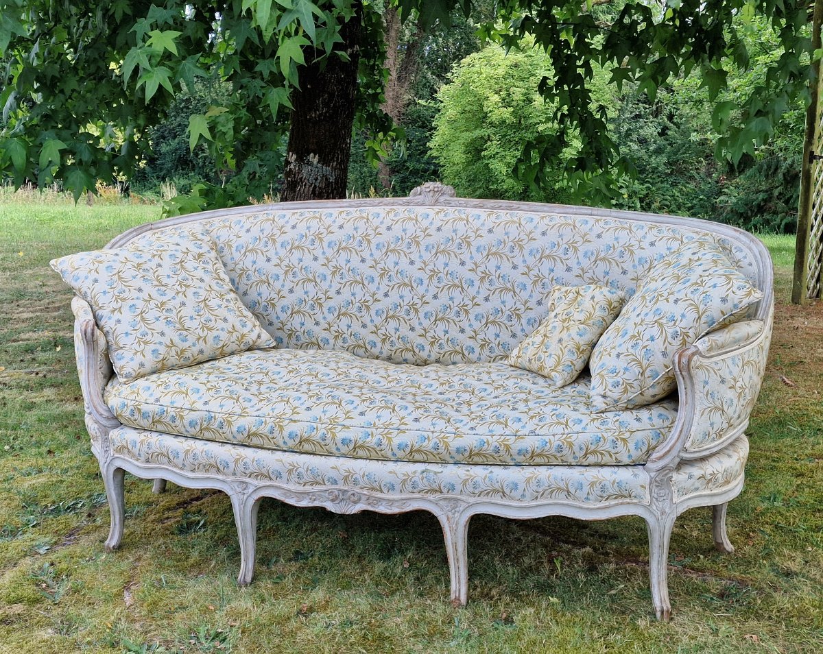 Canapé en ottomane d'époque louis XV ex collection Karl Lagerfeld château Penhoët