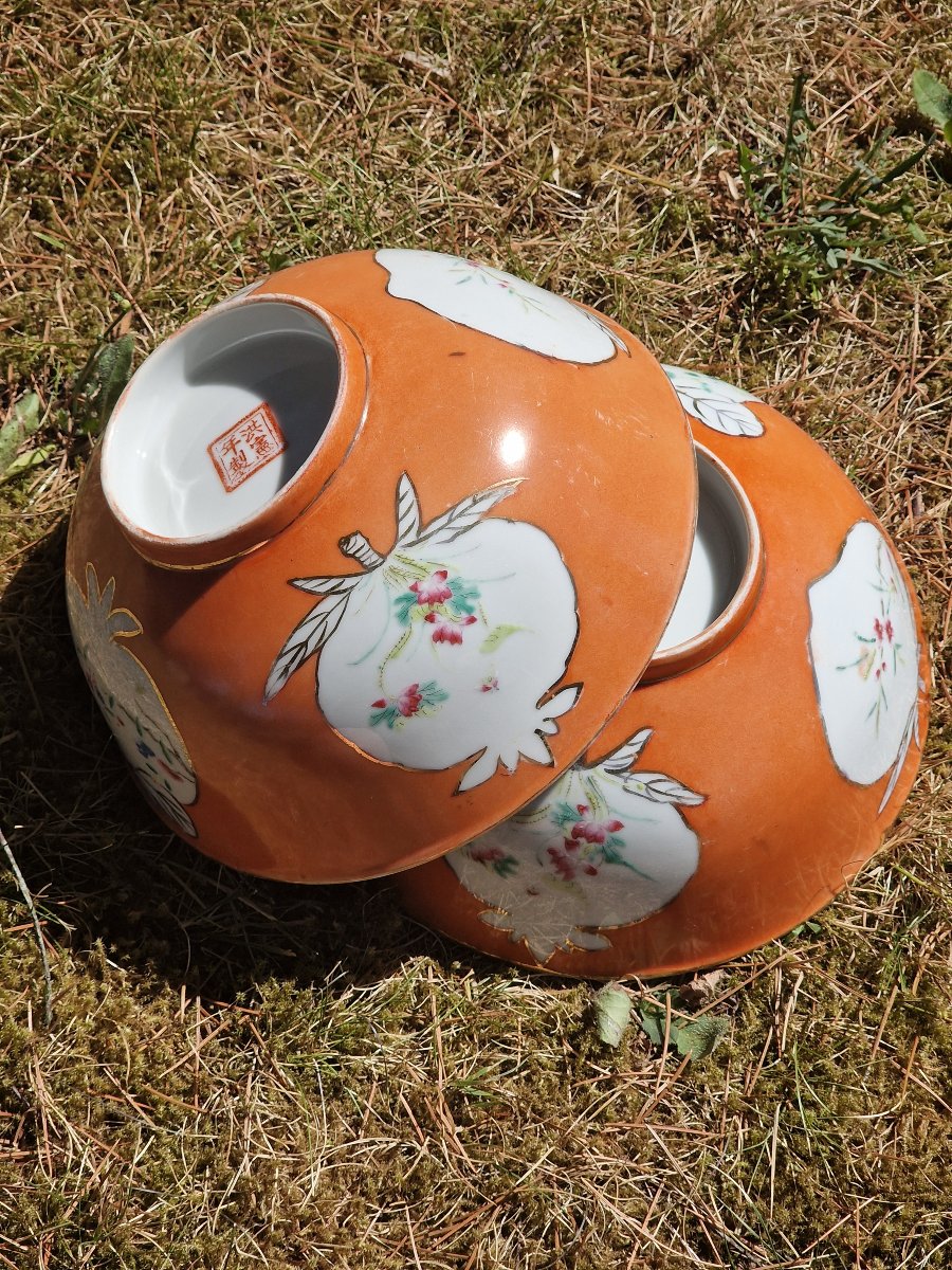 Paire de bols en porcelaine de chine fond corail et médaillons marque Hongxian chinois-photo-3