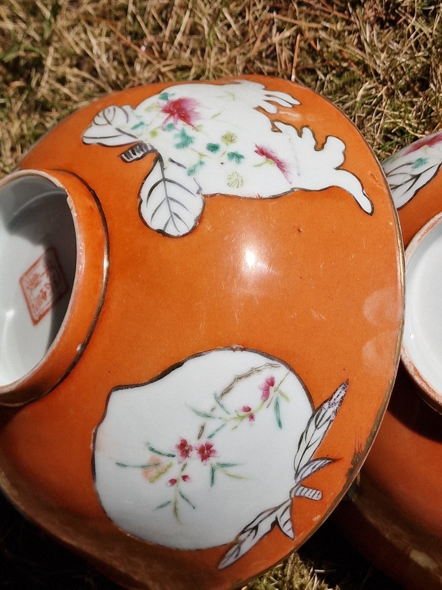 Paire de bols en porcelaine de chine fond corail et médaillons marque Hongxian chinois-photo-1
