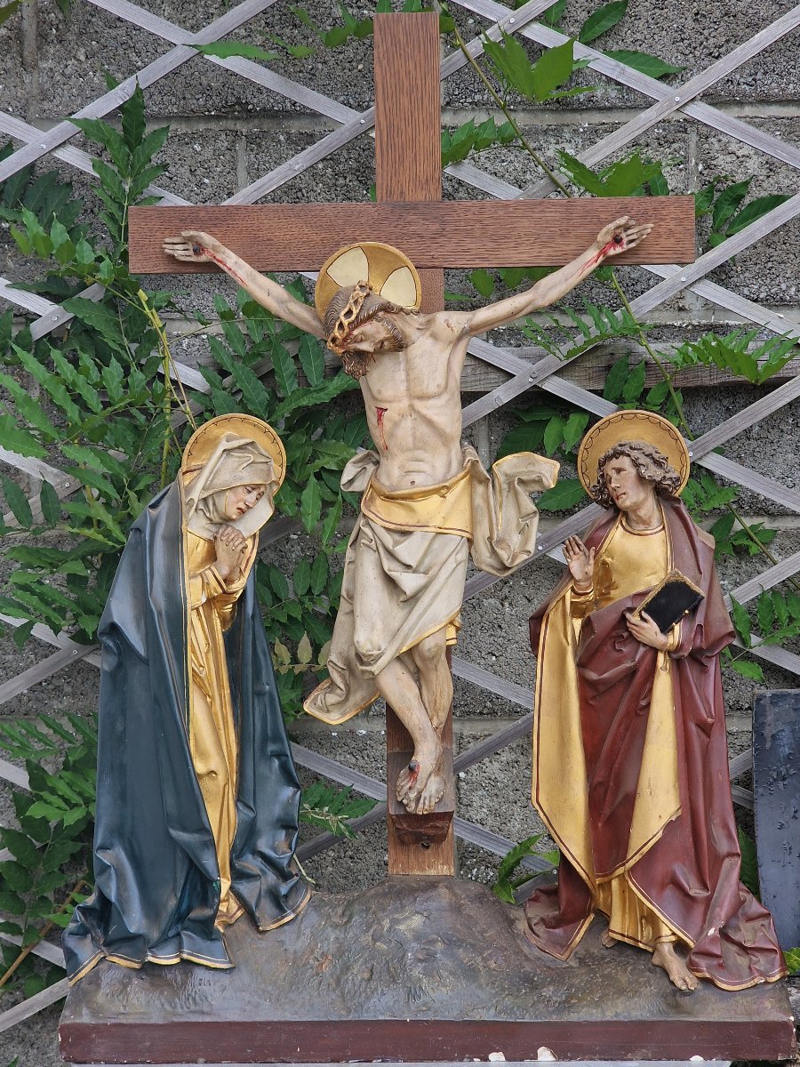 Importante statue calvaire style gothique polychrome et doré avec le christ en croix-photo-3