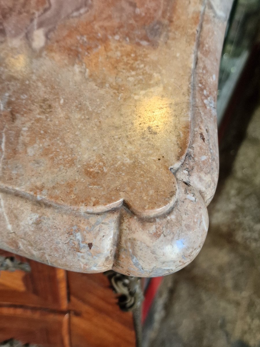 Petite commode galbée d'entre deux  estampillée par Josse Gosselin 18ème en marquéterie-photo-4