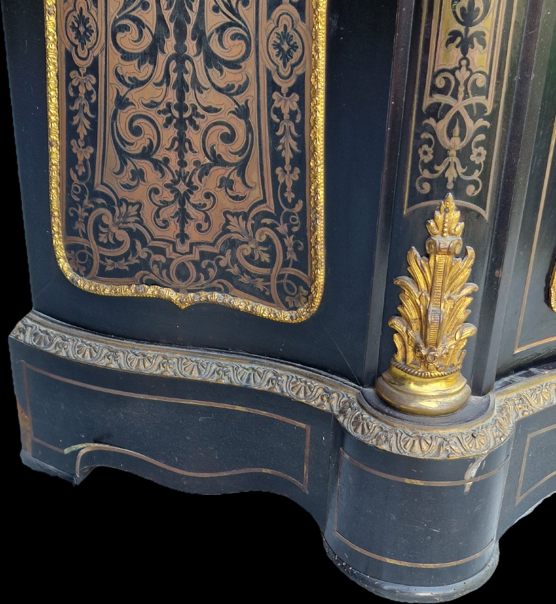 Buffet d'appui galbé en marquéterie Boulle de laiton et bois noirci bronze doré Napoléon III-photo-7