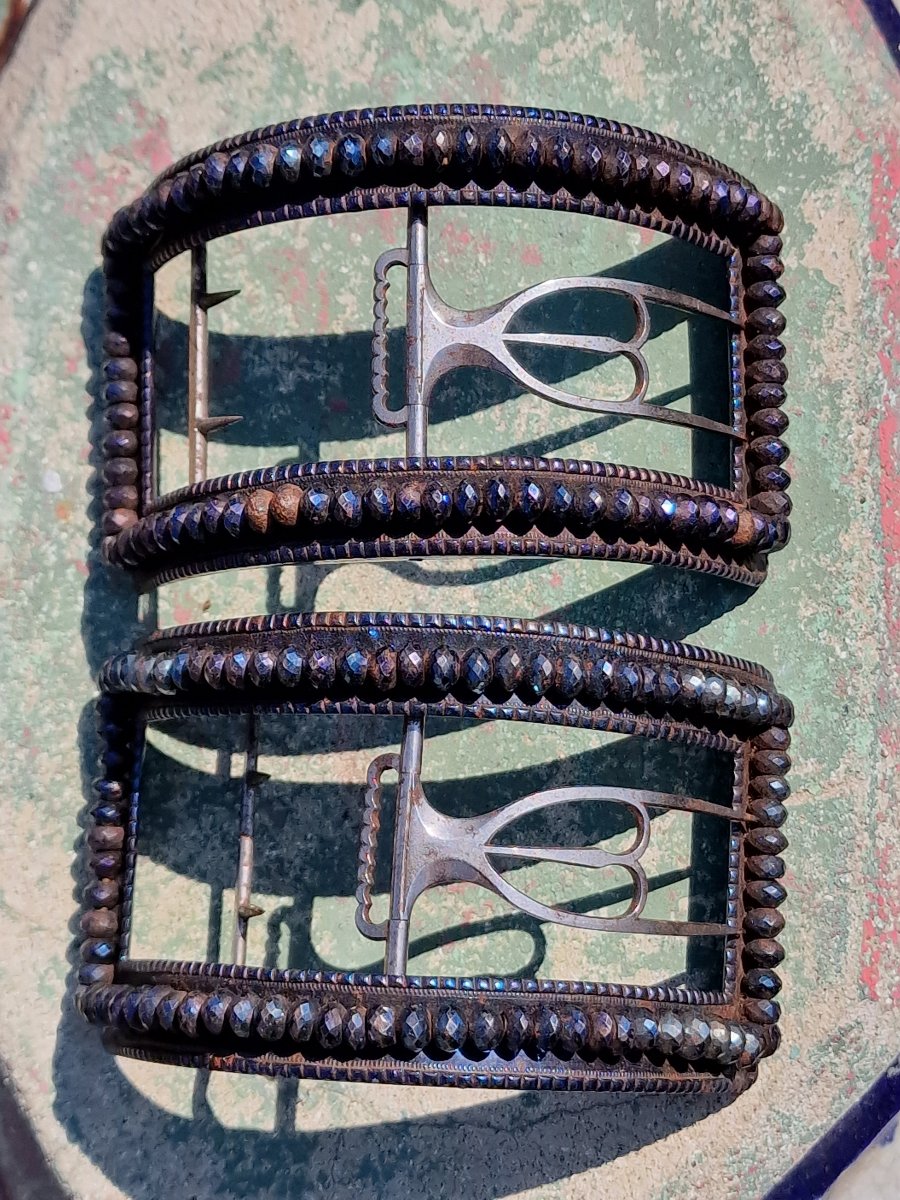 Paire de grandes boucles de souliers chaussures 18ème en acier bleui Angleterre vers 1780-photo-2