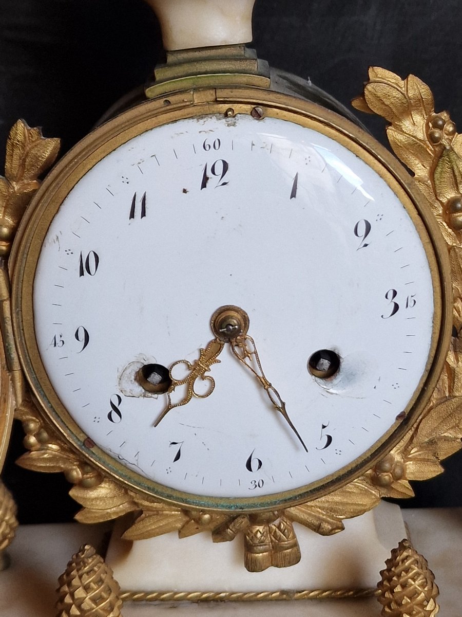Pendule portique d'époque Louis XVI marbre blanc noir et bronze doré  mouvement à fil-photo-6